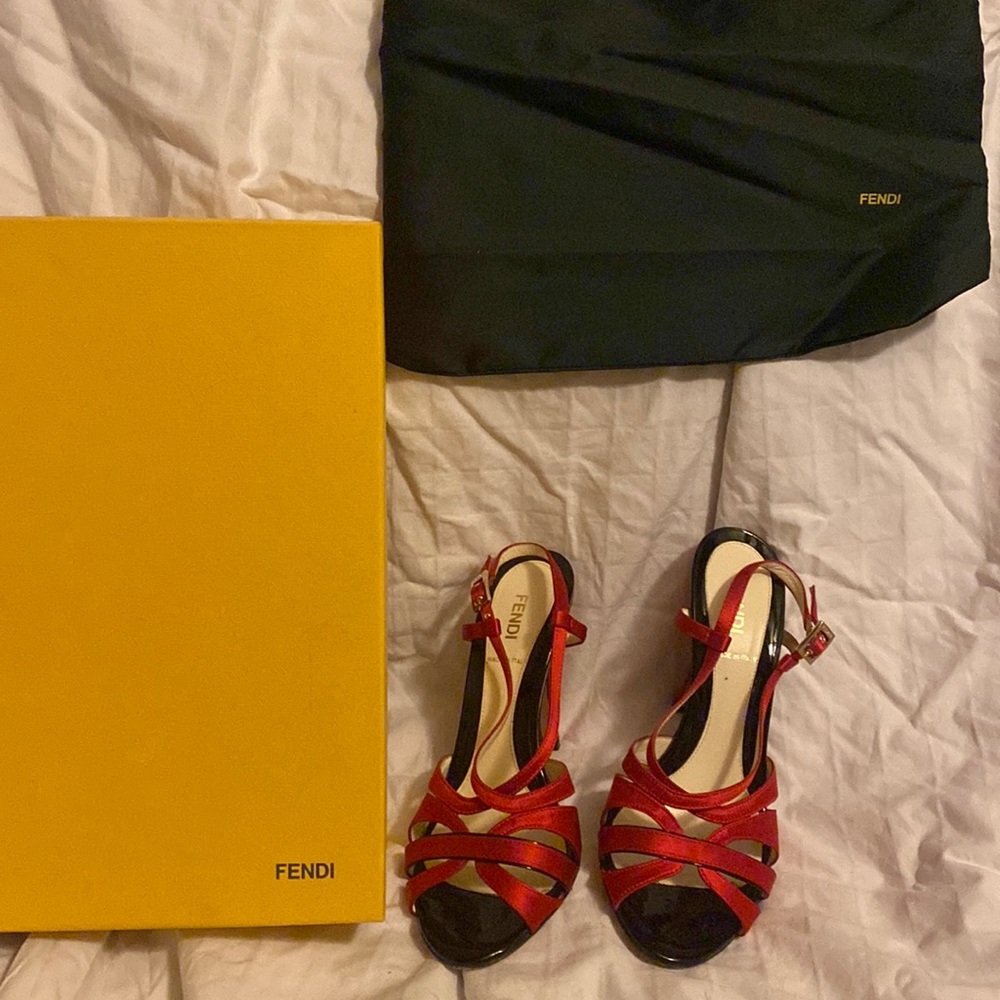 Fendi- black and red heel- 37.5